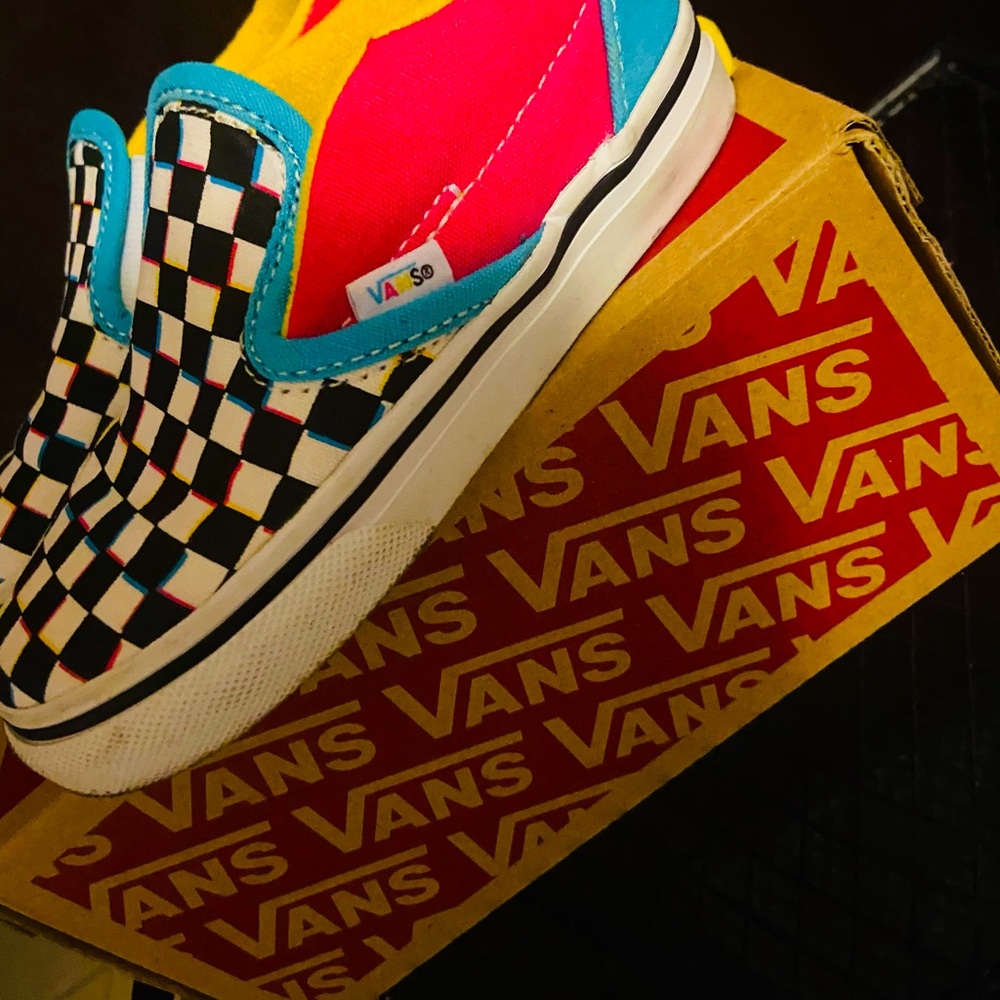 VANS - Picture 2 of 3